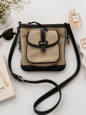 Vtg DOONEY AND BOURKE Oatmeal And Black Leather W/ Red Interior Crossbody Bag.